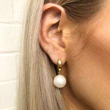 Load image into Gallery viewer, Frankie Pearl Huggie Gold