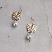 Load image into Gallery viewer, Lucinda Pearl Drop Earring
