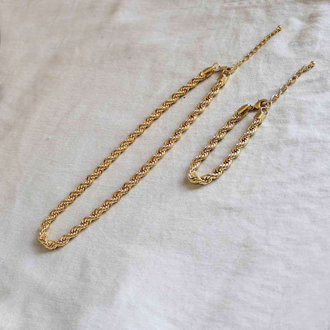 Raina Necklace Gold