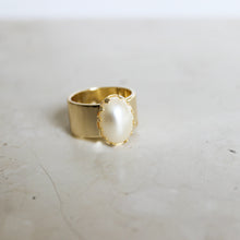 Load image into Gallery viewer, Ajeya Ring Pearl
