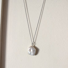 Load image into Gallery viewer, Yana Pearl Necklace Silver
