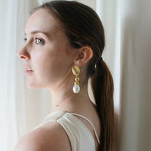 Load image into Gallery viewer, Diana pearl drop earings
