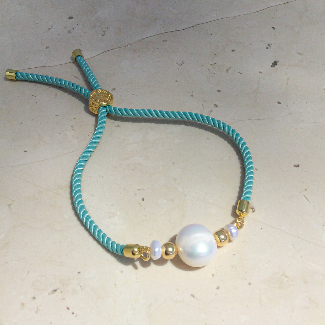 Nicola pearl bracelet Gold