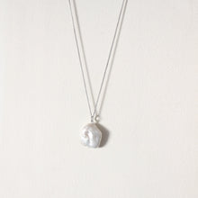 Load image into Gallery viewer, Yana Pearl Necklace Silver
