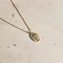 Load image into Gallery viewer, Fleur Necklace Gold
