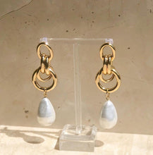 Load image into Gallery viewer, Giselle Drop Earrings Gold
