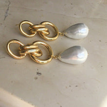 Load image into Gallery viewer, Giselle Drop Earrings Gold
