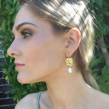 Load image into Gallery viewer, Lucinda Pearl Drop Earring
