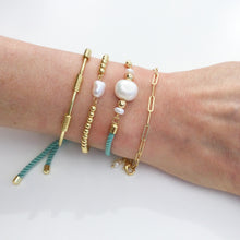 Load image into Gallery viewer, Nicola pearl bracelet Gold
