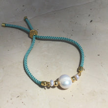 Load image into Gallery viewer, Nicola pearl bracelet Gold
